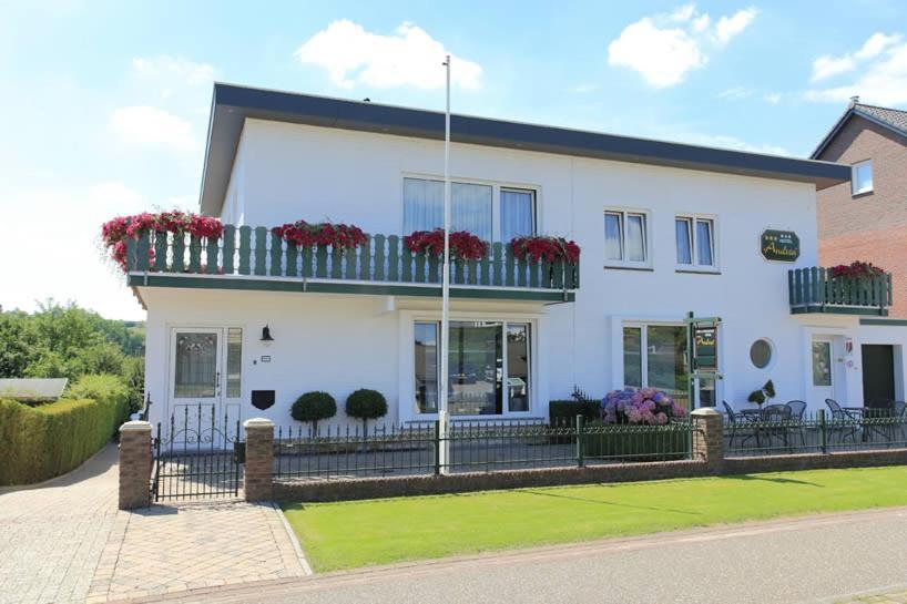 Panorama Sousberg Appartementen Schin op Geul Exterior foto